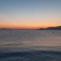 Coucher de soleil sur la plage de l'Almanarre à Hyères