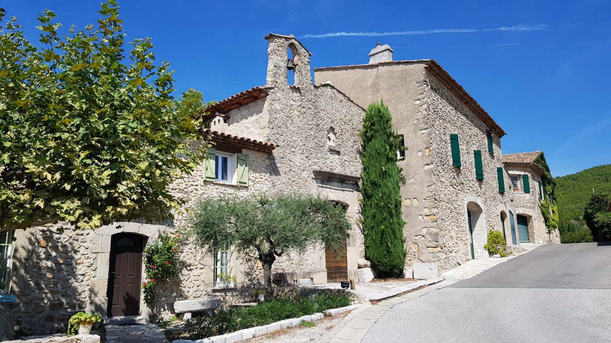 Le hameau des Molières à La Roquebrussanne