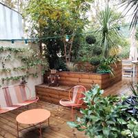 Terrasse de la maison à l'automne 2021